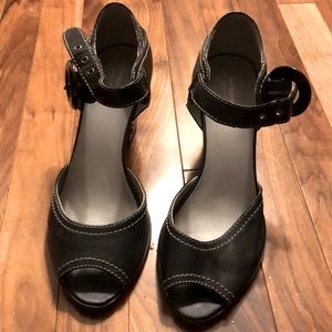 Wine’s size 9M Sonoma black heels.